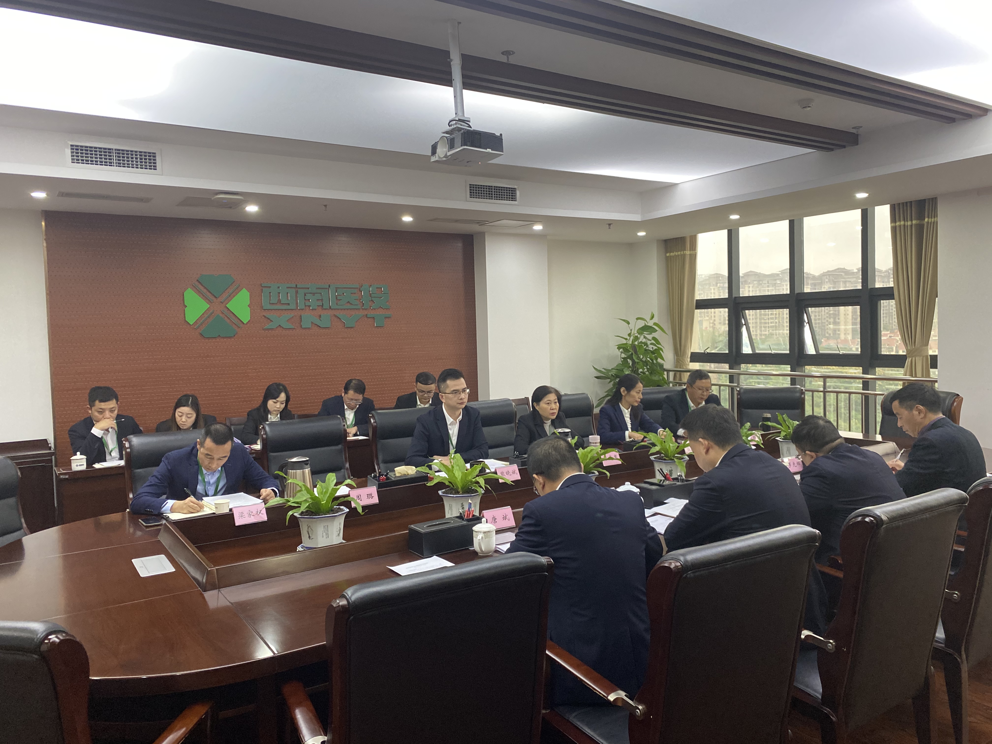 西南醫投集團副總經理熊曉斌帶隊到醫療投資公司調研經營管理工作  