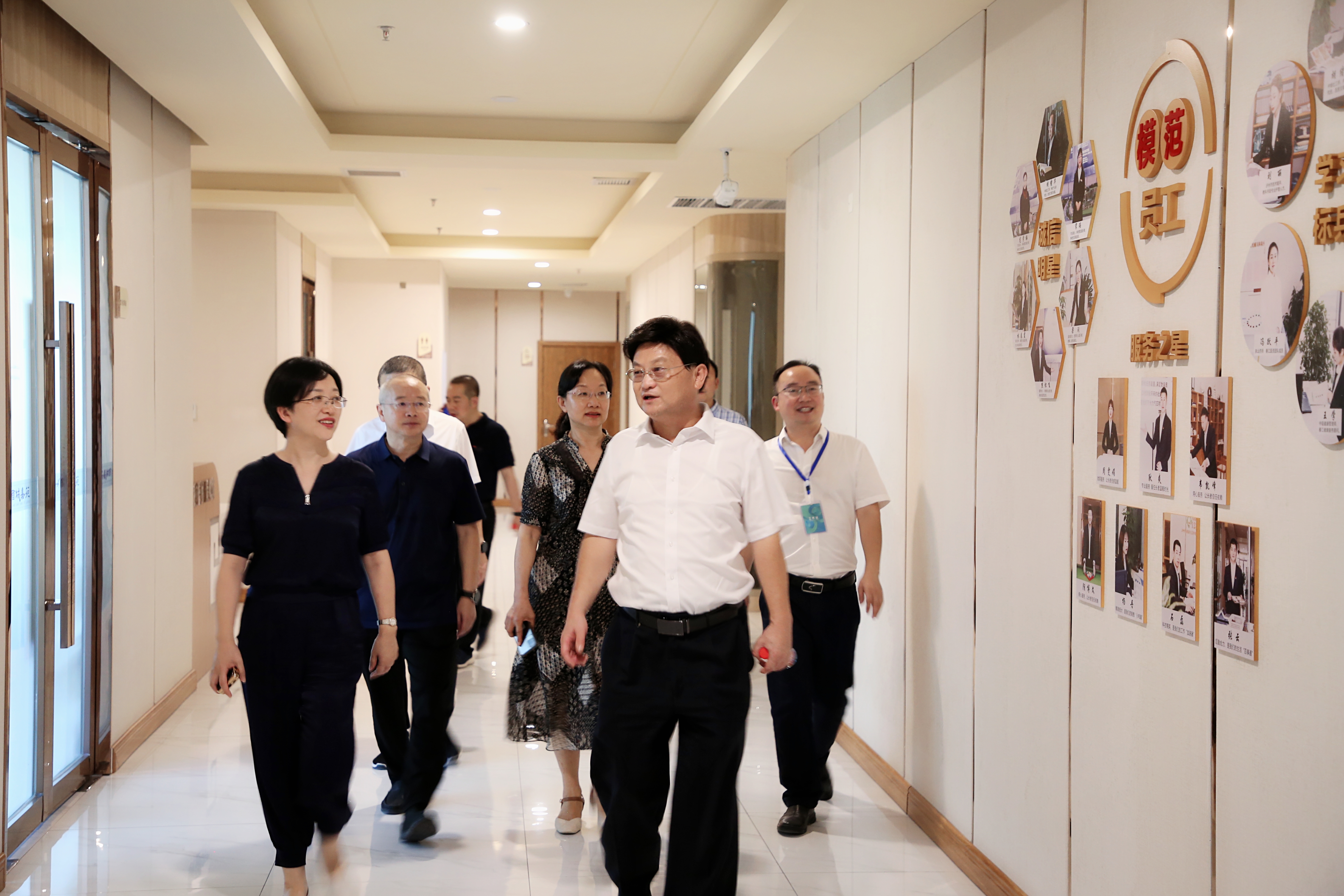 瀘州市政協主席田亞東率隊調研西南醫投集團春江酒城嘉苑